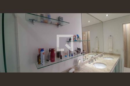 Apartamento à venda com 187m², 5 quartos e 3 vagas Apartamento à venda com 187m², 5 quartos e 3 vagasBanheiro da Suíte 1