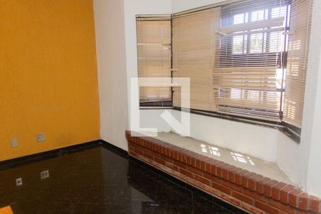 Sala de casa à venda com 4 quartos, 220m² em Jardim Triana, São Paulo