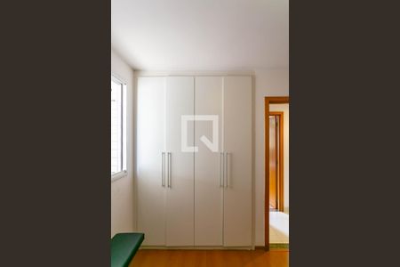 Quarto 2 de apartamento para alugar com 3 quartos, 120m² em Santa Efigênia, Belo Horizonte