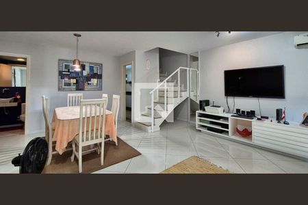 Casa de condomínio para alugar com 130m², 3 quartos e sem vagaSala