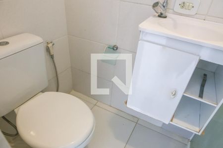 Banheiro de casa para alugar com 1 quarto, 60m² em Vila Ipojuca, São Paulo