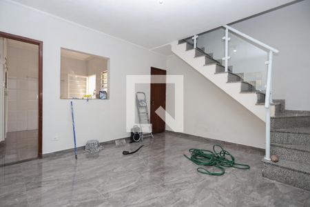 Casa para alugar com 100m², 2 quartos e 2 vagasSala