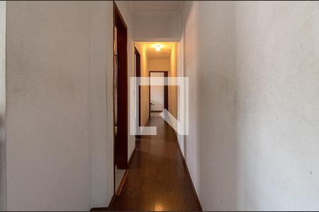 corredor para os comodos de casa à venda com 3 quartos, 176m² em Jardim Maria Estela, São Paulo
