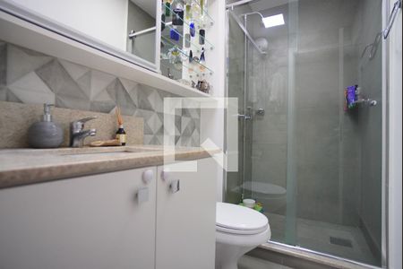 Banheiro da Suíte de apartamento à venda com 2 quartos, 65m² em São João, Porto Alegre