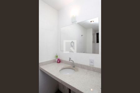 Banheiro de apartamento à venda com 1 quarto, 53m² em Centro Histórico, Porto Alegre