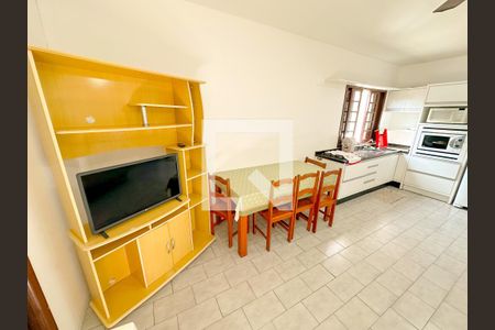 Sala de apartamento para alugar com 1 quarto, 60m² em Jurerê, Florianópolis