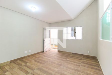 Sala de casa para alugar com 2 quartos, 150m² em Vila Carmosina, São Paulo