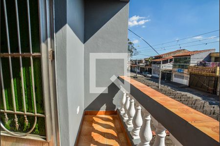 Sacada de casa à venda com 4 quartos, 159m² em Parque Gerassi, Santo André