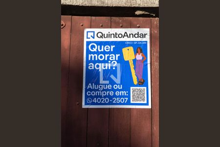 Casa à venda com 200m², 3 quartos e 6 vagas Casa à venda com 200m², 3 quartos e 6 vagasPlaquinha