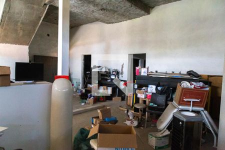 Casa à venda com 200m², 3 quartos e 6 vagas Casa à venda com 200m², 3 quartos e 6 vagasGaragem e quintal