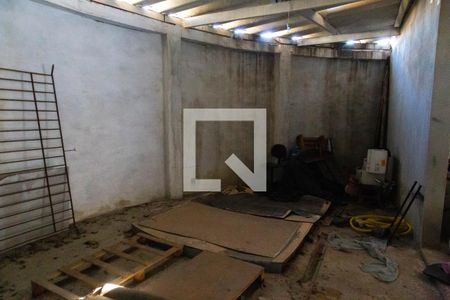 Casa à venda com 200m², 3 quartos e 6 vagas Casa à venda com 200m², 3 quartos e 6 vagasGaragem e quintal