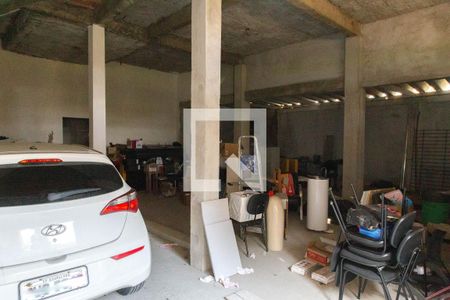 Casa à venda com 200m², 3 quartos e 6 vagas Casa à venda com 200m², 3 quartos e 6 vagasGaragem e quintal