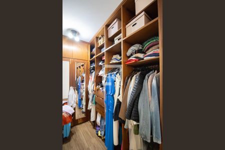 Apartamento à venda com 168m², 4 quartos e 2 vagas Apartamento à venda com 168m², 4 quartos e 2 vagasCloset da Suíte 1