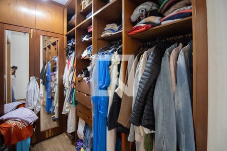 Apartamento à venda com 168m², 4 quartos e 2 vagas Apartamento à venda com 168m², 4 quartos e 2 vagasCloset da Suíte 1