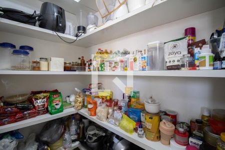 Apartamento à venda com 168m², 4 quartos e 2 vagas Apartamento à venda com 168m², 4 quartos e 2 vagasDespensa