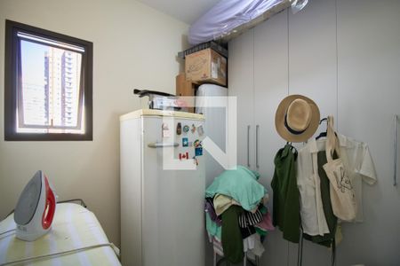 Apartamento à venda com 168m², 4 quartos e 2 vagas Apartamento à venda com 168m², 4 quartos e 2 vagasQuarto de Serviço