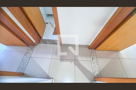 Corredor de apartamento à venda com 2 quartos, 73m² em Ouro Preto, Belo Horizonte