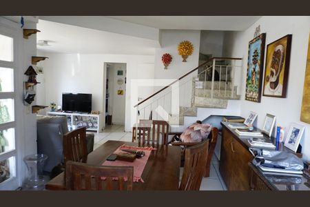 Sala de casa de condomínio à venda com 6 quartos, 155m² em Jacarepaguá, Rio de Janeiro