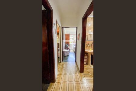 Corredor de casa à venda com 2 quartos, 250m² em Vila Pires, Santo André