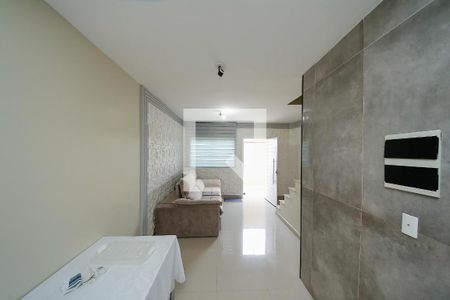 Sala de casa de condomínio para alugar com 2 quartos, 70m² em Vila Bela, São Paulo