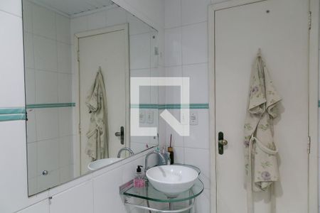 Banheiro de apartamento para alugar com 2 quartos, 66m² em Santo Antônio, Porto Alegre