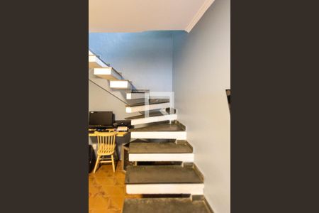 Escada de casa para alugar com 3 quartos, 180m² em Vila Olinda, São Paulo