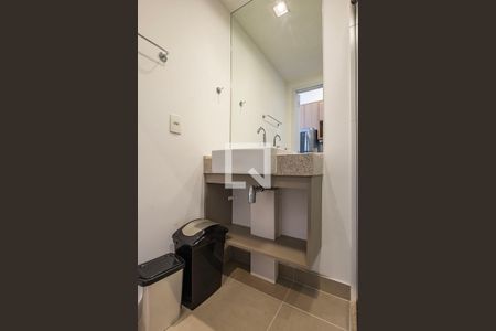 Banheiro de kitnet/studio para alugar com 1 quarto, 25m² em Pinheiros, São Paulo