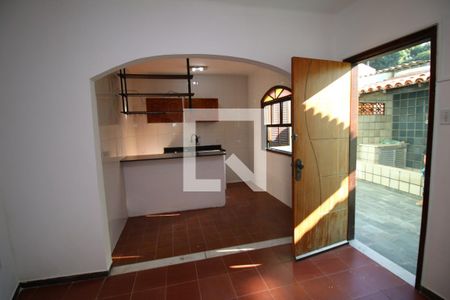 Sala de casa para alugar com 1 quarto, 50m² em Ramos, Rio de Janeiro