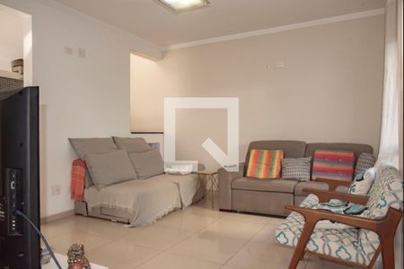 Casa à venda com 240m², 3 quartos e 3 vagasSala