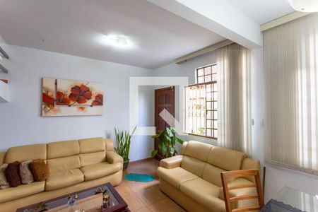 Sala de casa para alugar com 3 quartos, 130m² em Planalto, Belo Horizonte