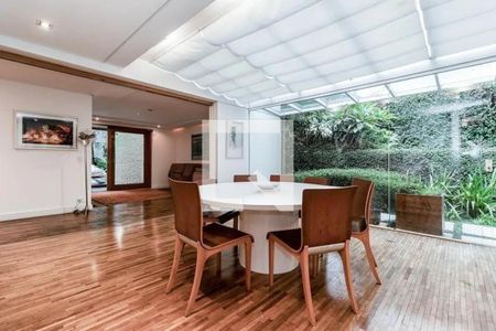 Casa à venda com 4 quartos, 454m² em Alto de Pinheiros, São Paulo