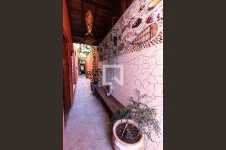 Casa para alugar com 326m², 4 quartos e 3 vagas Casa para alugar com 326m², 4 quartos e 3 vagasCorredor