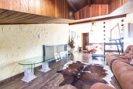 Casa para alugar com 326m², 4 quartos e 3 vagas Casa para alugar com 326m², 4 quartos e 3 vagasDetalhe