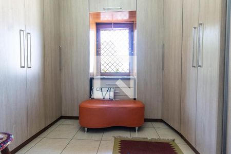 Casa para alugar com 326m², 4 quartos e 3 vagas Casa para alugar com 326m², 4 quartos e 3 vagasCloset