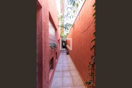 Casa para alugar com 326m², 4 quartos e 3 vagas Casa para alugar com 326m², 4 quartos e 3 vagasCorredor