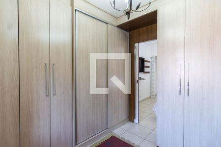 Casa para alugar com 326m², 4 quartos e 3 vagas Casa para alugar com 326m², 4 quartos e 3 vagasCloset