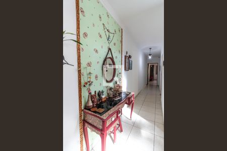 Casa para alugar com 326m², 4 quartos e 3 vagas Casa para alugar com 326m², 4 quartos e 3 vagasCorredor