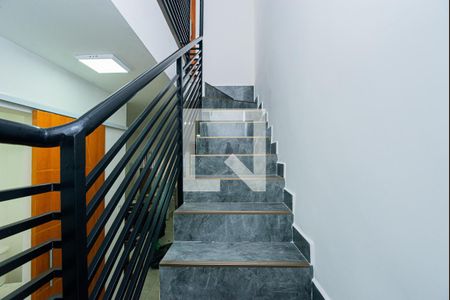 Escada Sala de casa para alugar com 4 quartos, 180m² em Parque da Lapa, São Paulo