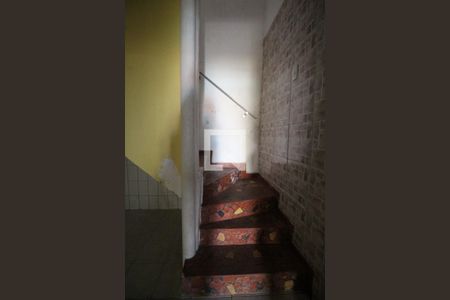 Escada de casa para alugar com 2 quartos, 50m² em Jardim Santa Inês, São Paulo