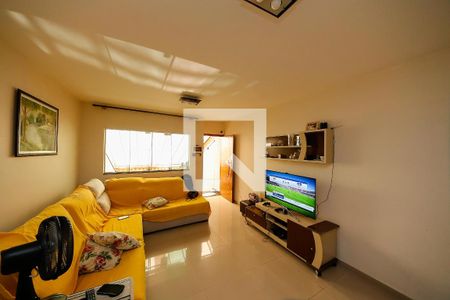Sala de casa à venda com 3 quartos, 217m² em Vila Olinda, São Paulo