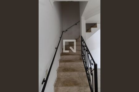 Escada de casa à venda com 4 quartos, 138m² em Vila Carmosina, São Paulo