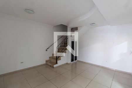 Sala de casa à venda com 4 quartos, 138m² em Vila Carmosina, São Paulo