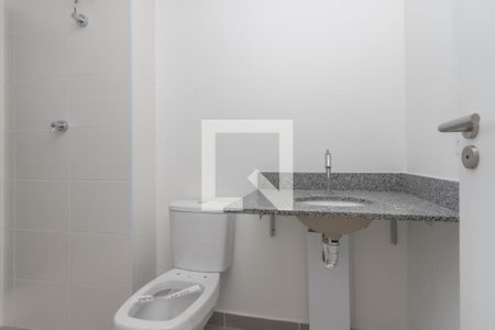 Banheiro de kitnet/studio para alugar com 1 quarto, 17m² em Chácara Santo Antônio (zona Sul), São Paulo