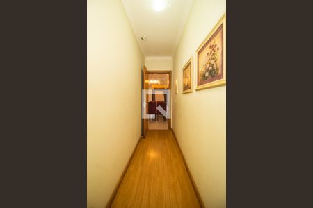 Corredor de apartamento para alugar com 3 quartos, 93m² em Menino Deus, Porto Alegre