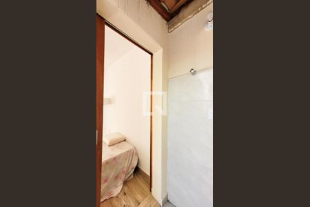 Banheiro de kitnet/studio para alugar com 1 quarto, 24m² em Jardim Santa Genebra, Campinas