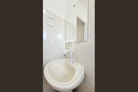 Banheiro de kitnet/studio para alugar com 1 quarto, 24m² em Jardim Santa Genebra, Campinas