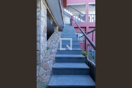 Casa à venda com 160m², 4 quartos e 3 vagas Casa à venda com 160m², 4 quartos e 3 vagasEscada