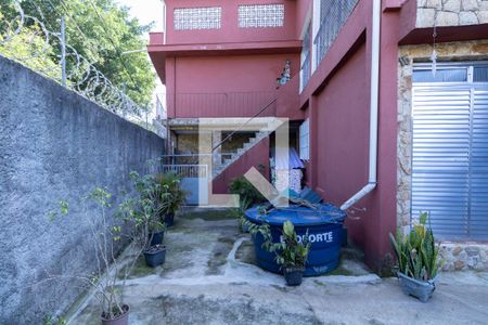 Casa à venda com 160m², 4 quartos e 3 vagas Casa à venda com 160m², 4 quartos e 3 vagasQuintal