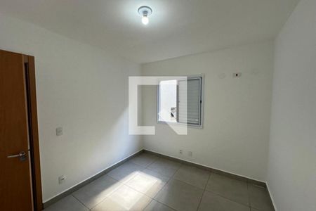 Dormitório 01 de apartamento para alugar com 2 quartos, 45m² em (l-9), Ribeirão Preto