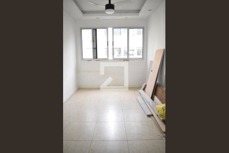 Sala de apartamento para alugar com 2 quartos, 48m² em Inhoaíba, Rio de Janeiro